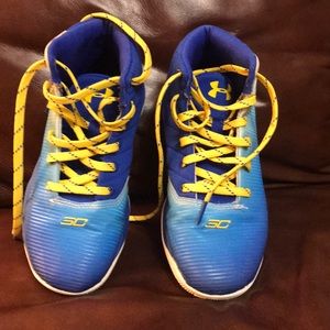 Under Armour kids Basketball shoes